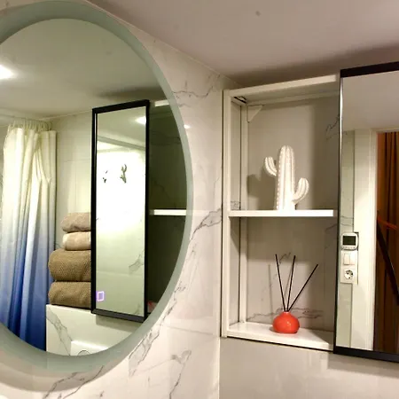 Goldcentral Gozsdu Διαμέρισμα *